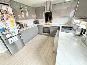 Standingwood Road Rossmore